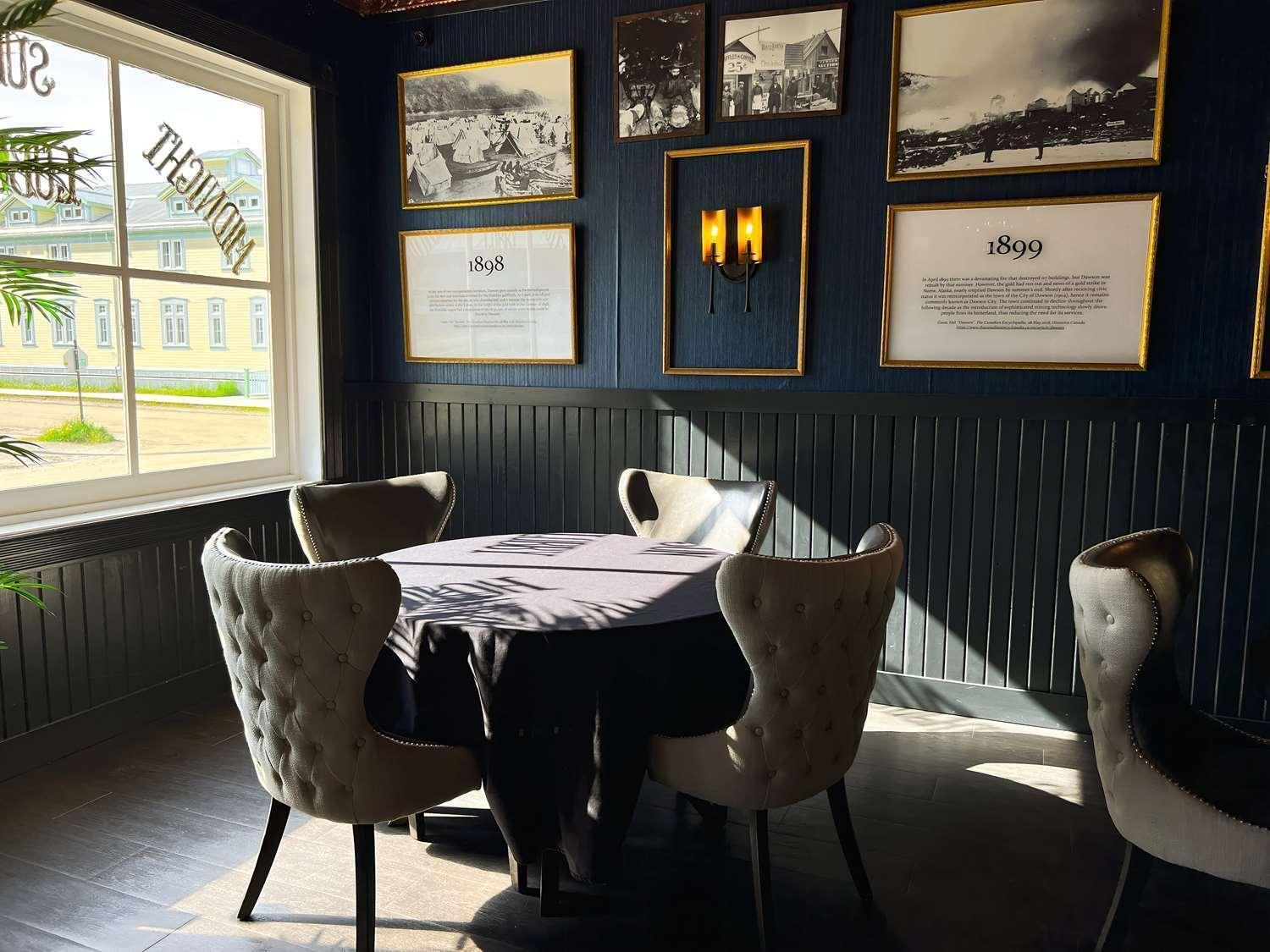 Midnight Sun, A Coast Hotel Dawson City Buitenkant foto