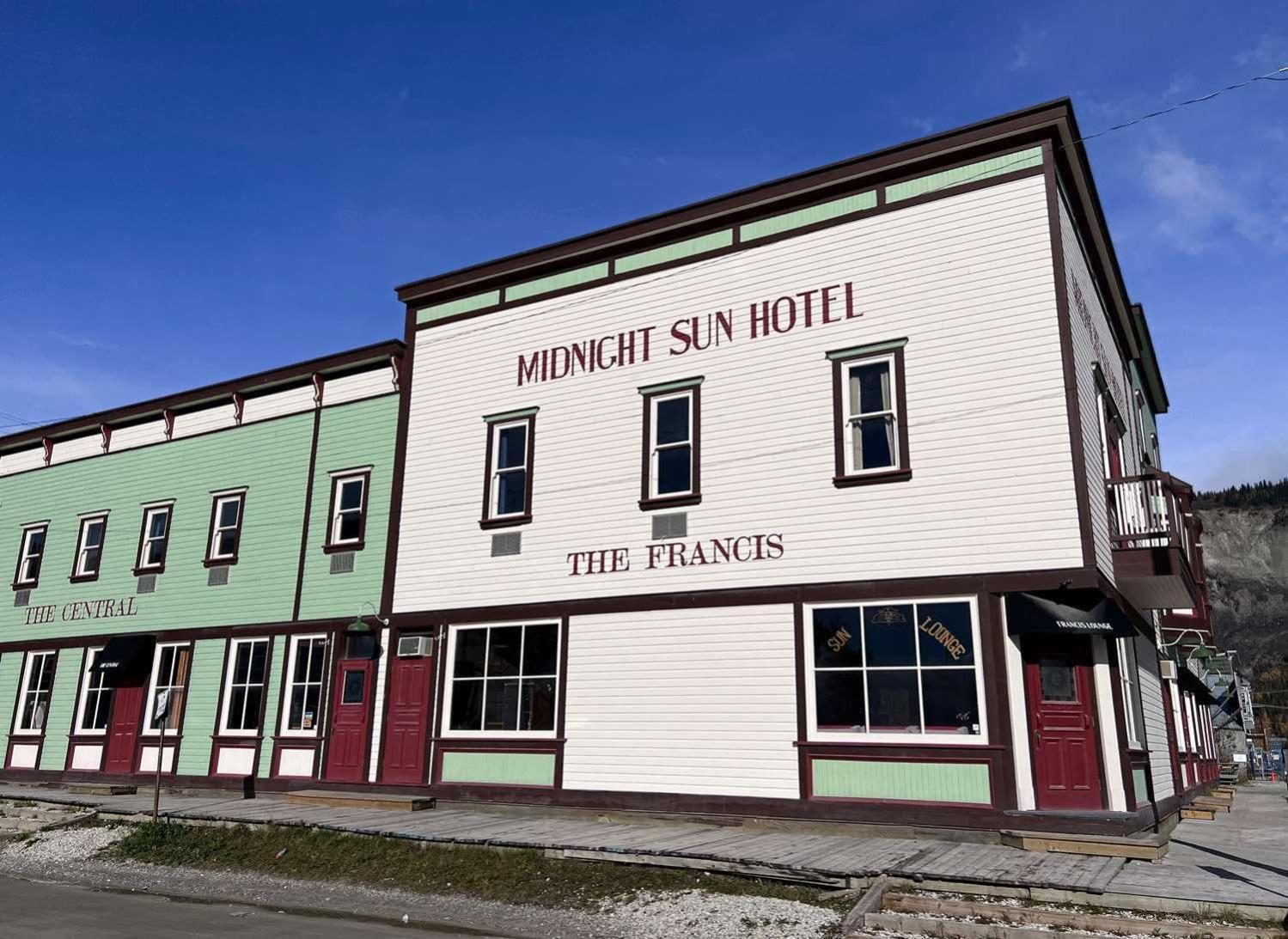 Midnight Sun, A Coast Hotel Dawson City Buitenkant foto