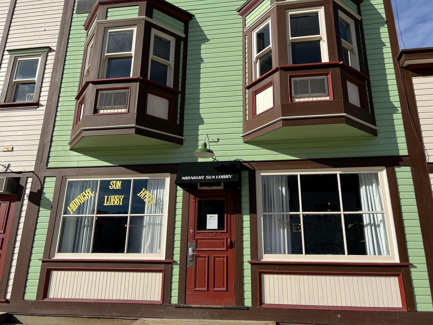 Midnight Sun, A Coast Hotel Dawson City Buitenkant foto
