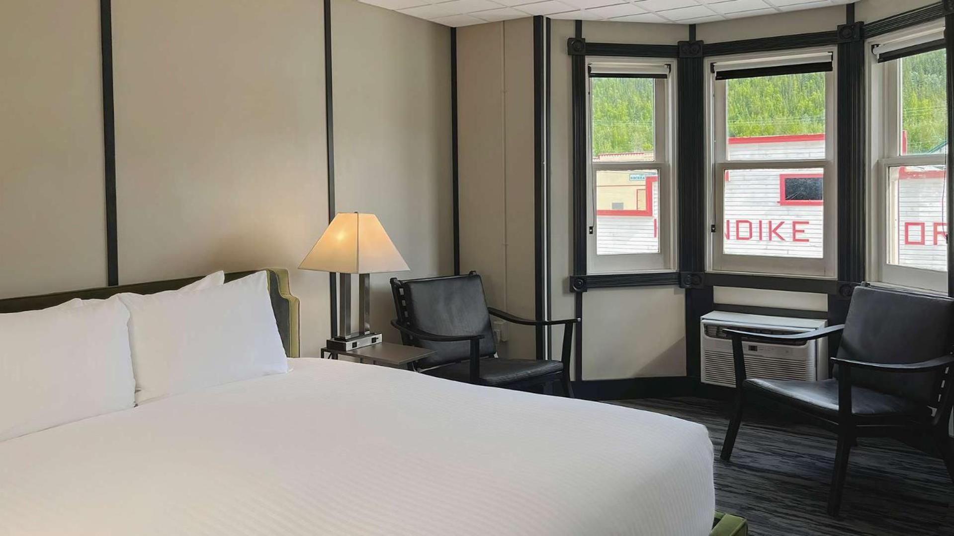 Midnight Sun, A Coast Hotel Dawson City Buitenkant foto
