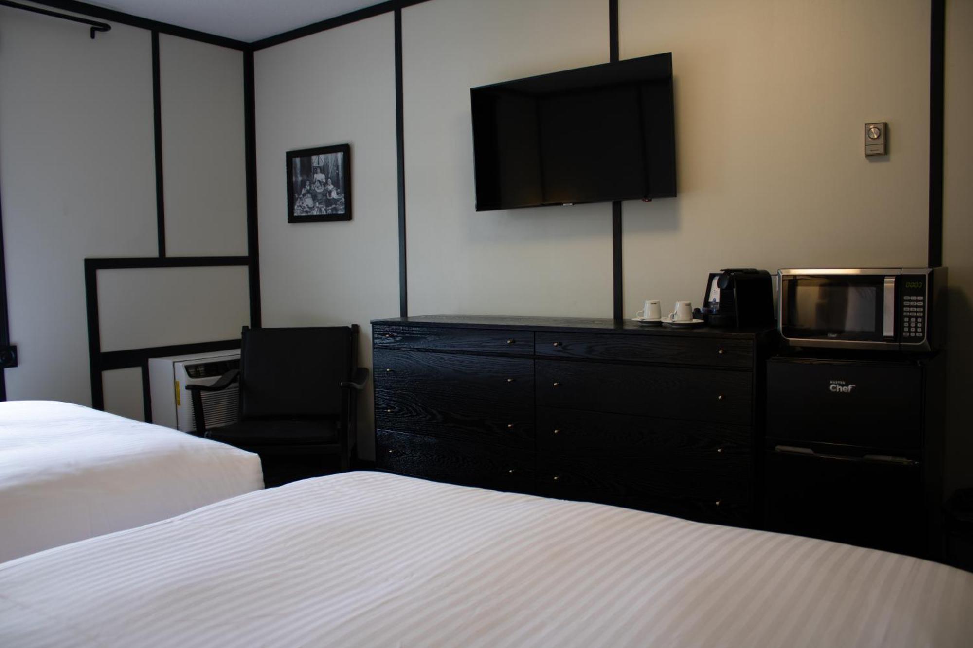 Midnight Sun, A Coast Hotel Dawson City Buitenkant foto