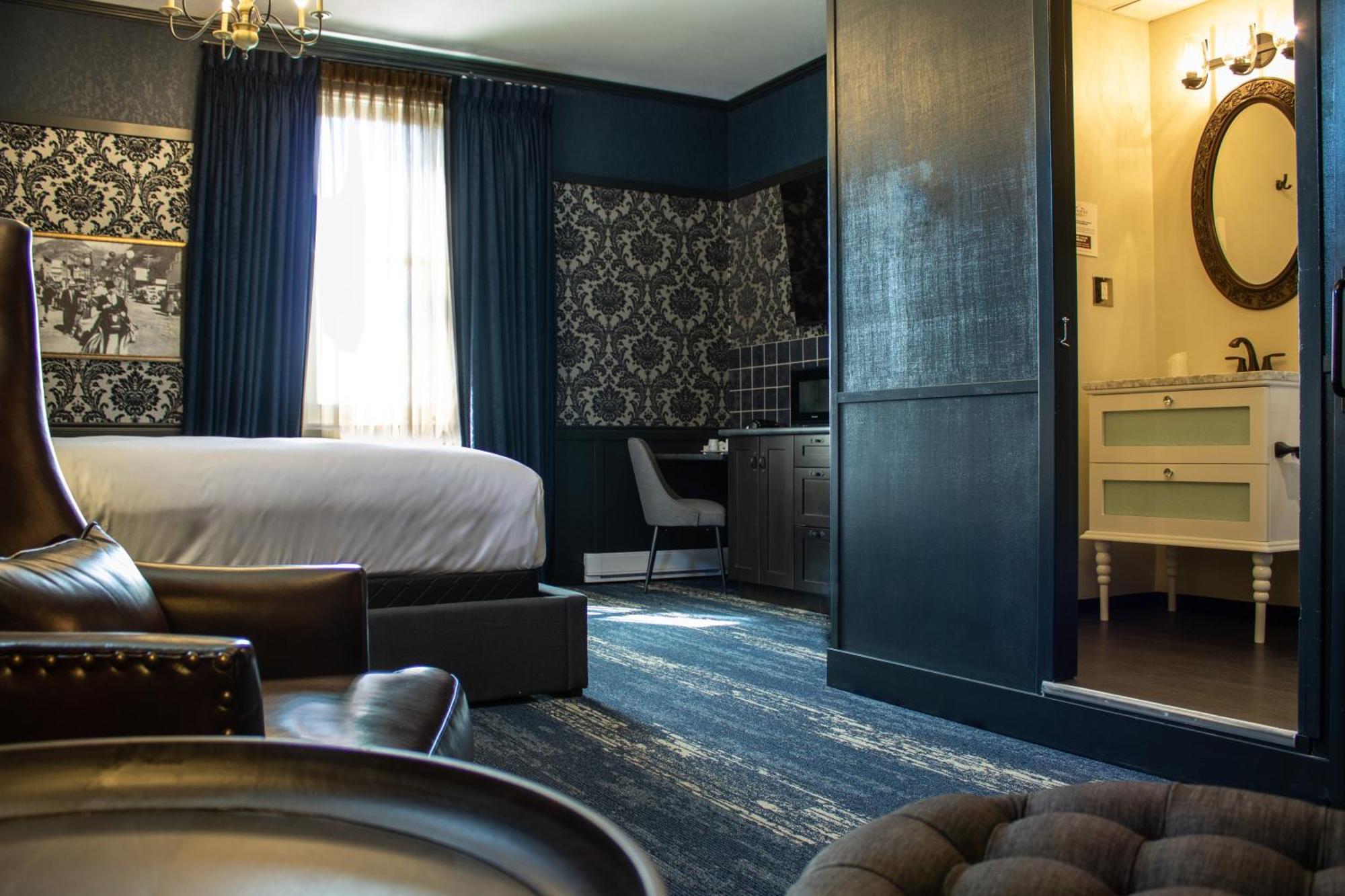 Midnight Sun, A Coast Hotel Dawson City Buitenkant foto